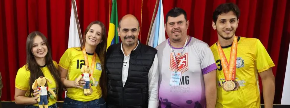 Mateus Simões participa do encerramento do Jemg no Sul de Minas e destaca investimento no esporte escolar